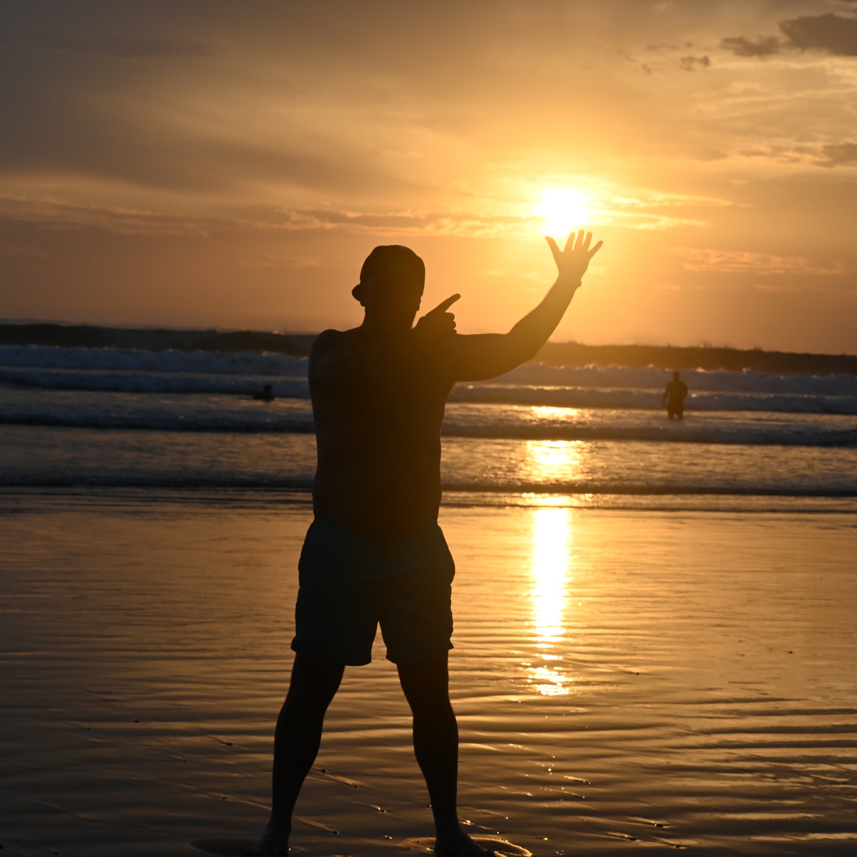 FUNESMA79 al atardecer en la playa | FUNESMA79